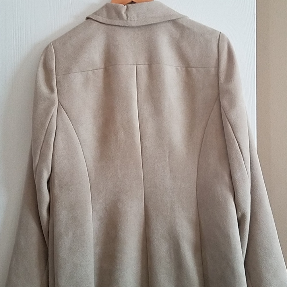 Coat - Picture 4 of 4